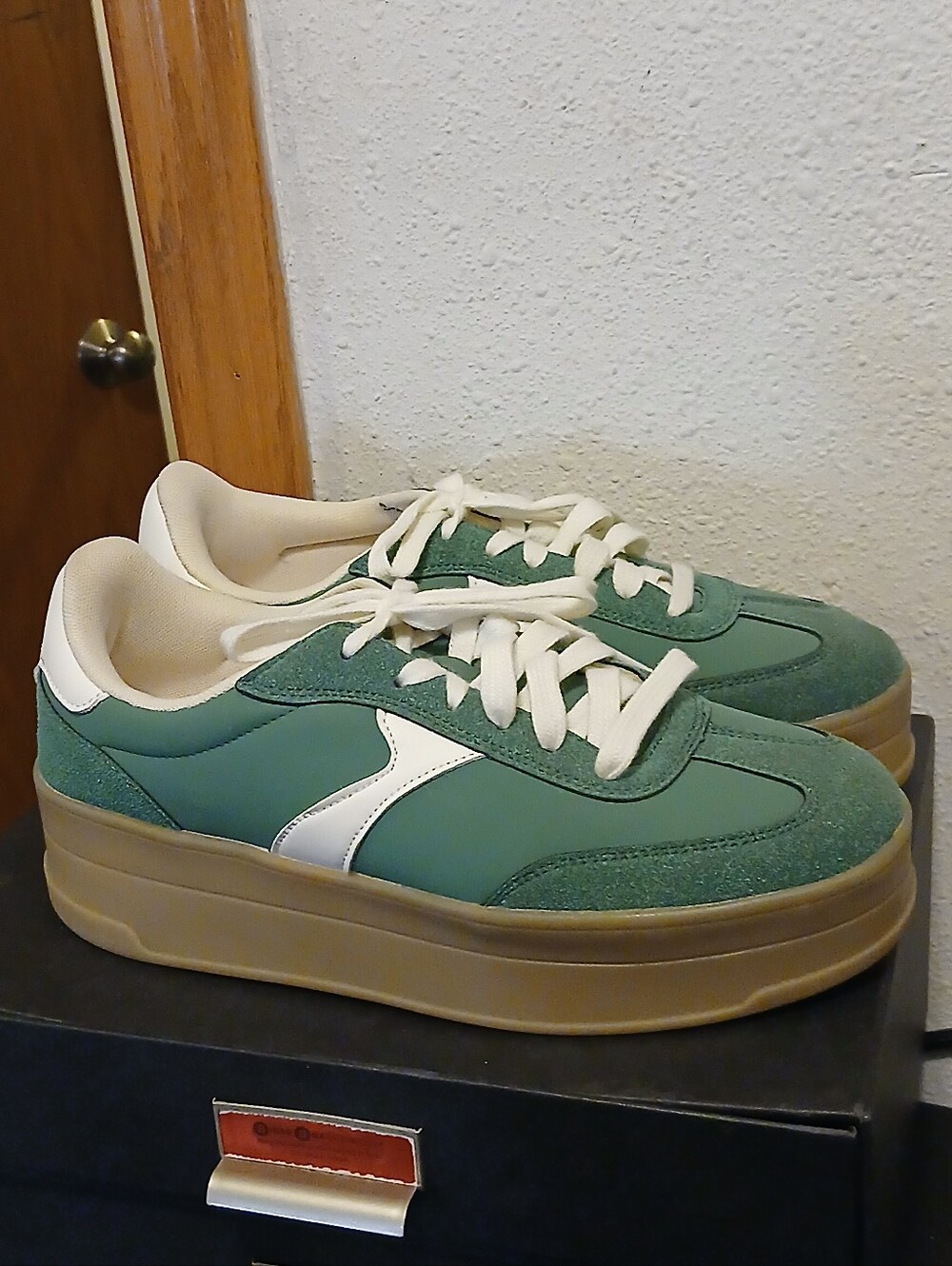 ​No Boundaries Green & White Platform Sneakers - Women's Size 11